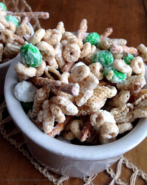 Easy St. Patrick's Day Snack Mix, make this in less than 5 minutes!