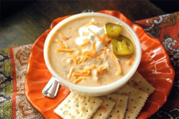 Hearty Chili Recipes to satisfy your hunger. You will be sure to find something you love with this white chicken chili.