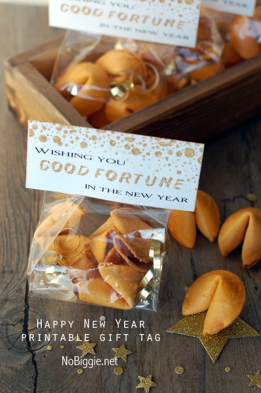 Need a last minute New Years Party idea? Check out this collection of {12} 5-Minute New Years Treats you can make in a hurry!