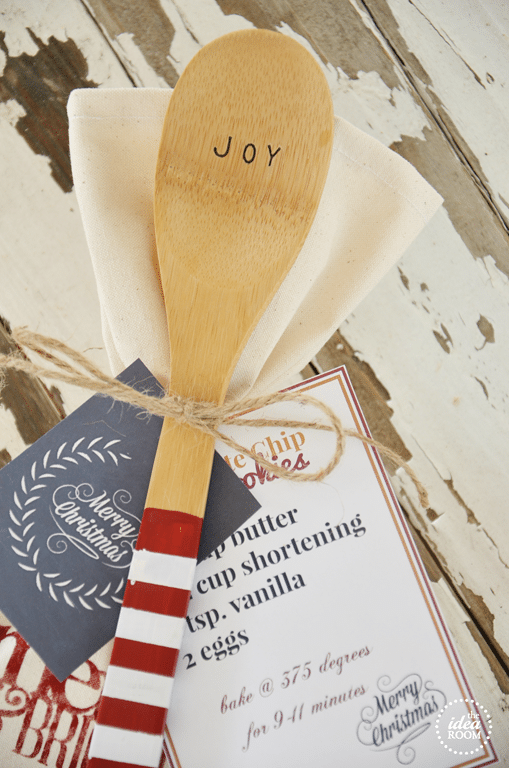 Surprise your neighbors this holiday season with a great handmade or homemade gift from our Holiday Neighbor Gifts List.