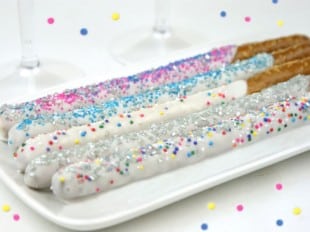 Need a last minute New Years Party idea? Check out this collection of {12} 5-Minute New Years Treats you can make in a hurry!
