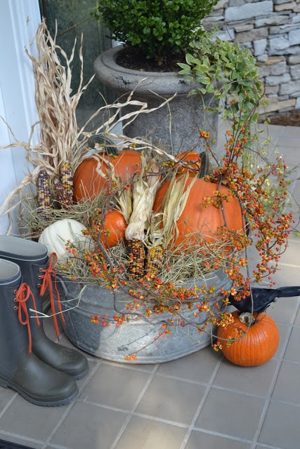 Want to decorate your front porch for fall, but aren't crafty at all? Even the non-crafty can replicate these Fall Front Porch Decorations. Simple and easy.