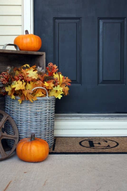 Want to decorate your front porch for fall, but aren't crafty at all? Even the non-crafty can replicate these Fall Front Porch Decorations. Simple and easy.