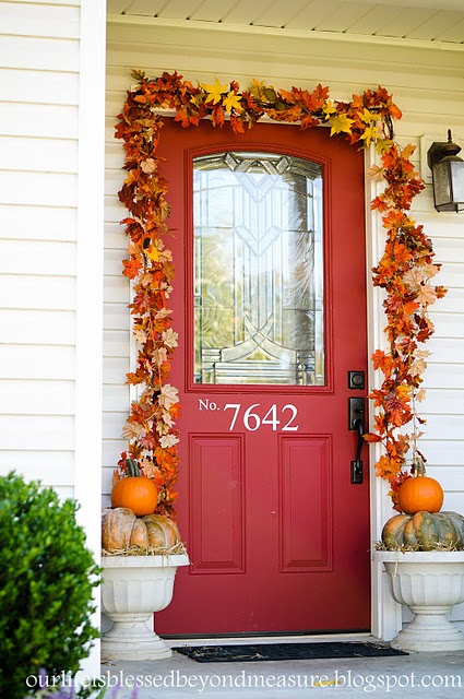 Want to decorate your front porch for fall, but aren't crafty at all? Even the non-crafty can replicate these Fall Front Porch Decorations. Simple and easy.