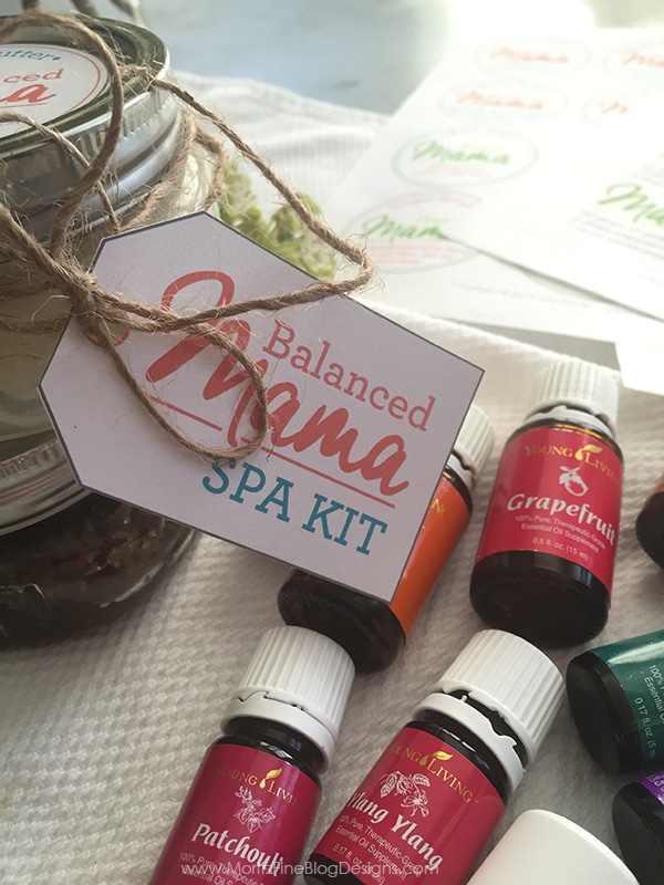 Enjoy a spa-like feeling in the comfort of your own home! Use these free printables and recipes to create your own Essential Oils Homemade Spa Kit in just minutes. 