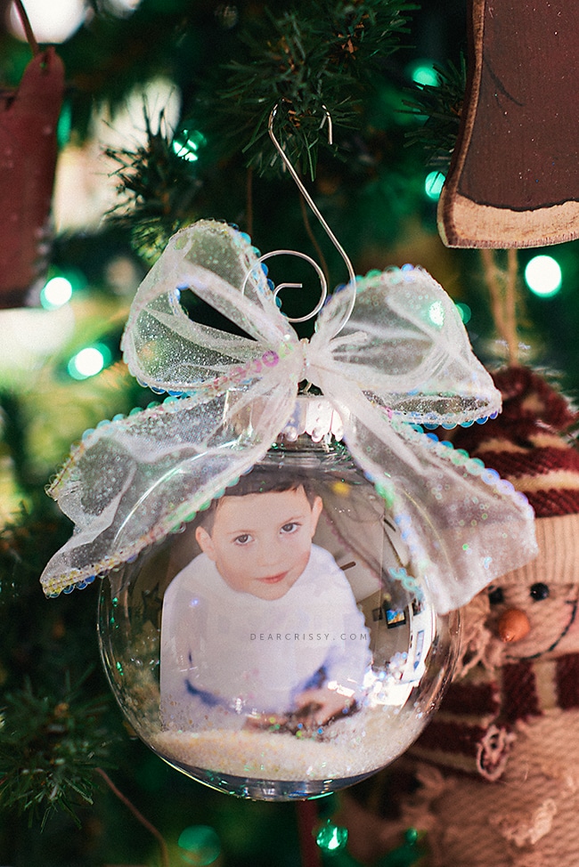 Do you have hard to shop for family members? Try one of these easy DIY photo gift ideas that are perfect for moms, dad, grandparents and more.