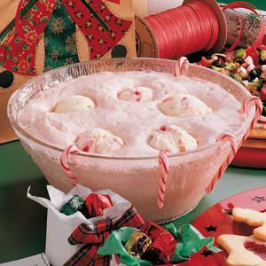 Tis the season to pull out some delicious candy cane recipes! It just would be Christmas without something on the menu that is full of peppermint flavor!