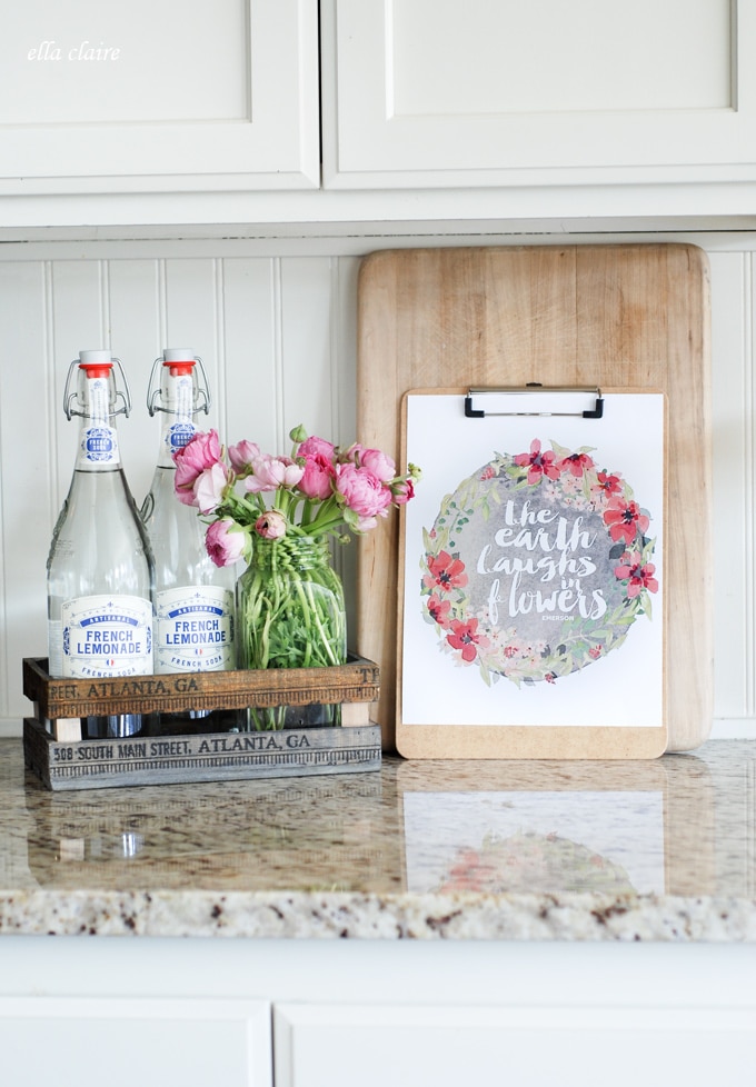 It's time to freshen up your home. Grab one of these Spring Decor free printables to download, print and hang. It will be a welcome site this spring! 