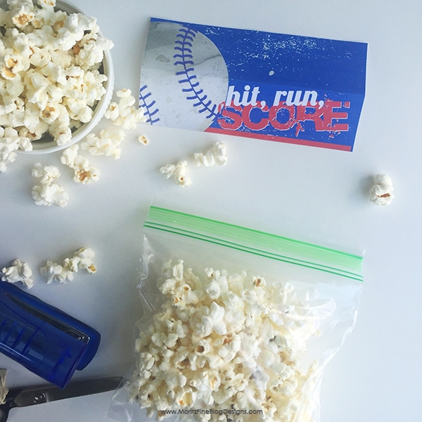 Need a baseball snack for after the game? Make your team players this healthy and yummy baseball snack in just 2 steps. Free printable download included!