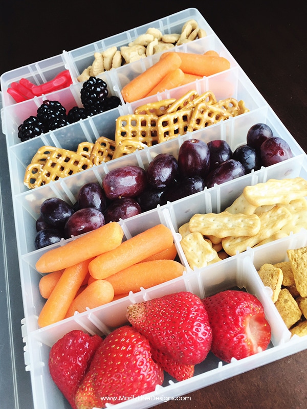 Avoid the kitchen whirlwind of activity with kids coming, going and making a mess by organizing the fridge and pantry with these easy kid snack organizers