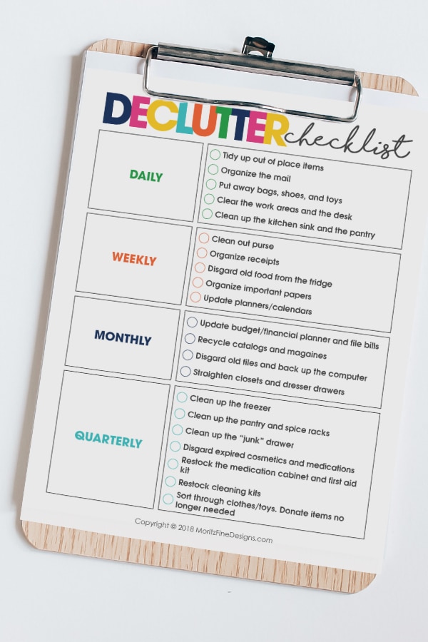 Use this simple Clutter Control Checklist to spend just a few minutes each day to keep your home free of "stuff' and clutter-free.